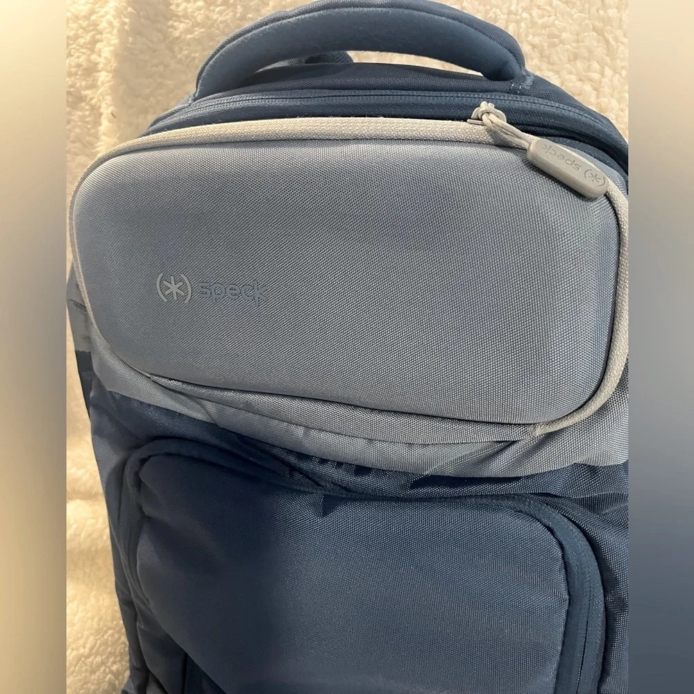 Speck MightyPack for digital commuters - tech protection and travel friendly
